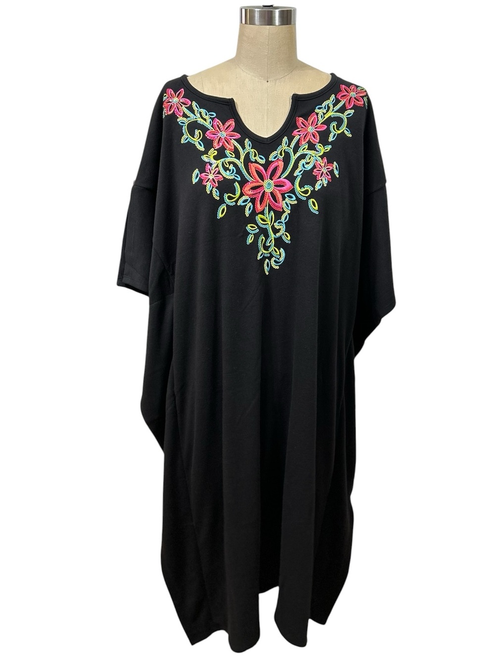 NWT Quacker Factory Embroidered Black
Floral Sequin Knit Caftan MaxiDress LARGE